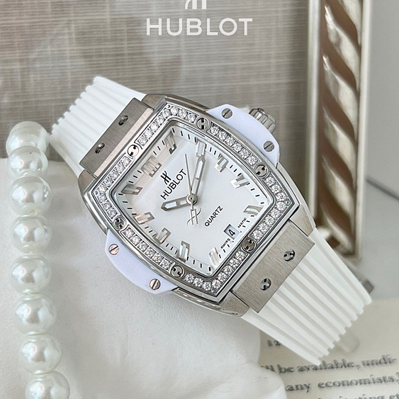 위블로 레플리카 시계 (HUBLOT)TITANIUM WHITE DIAMONDS